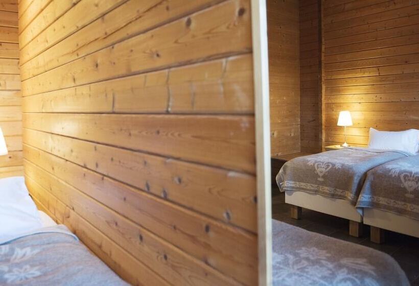 اتاق استاندارد سه نفره, Vogafjós Farm Resort