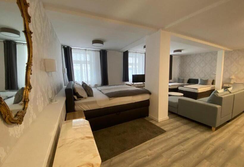 غرفة قياسية ثلاثية, Pension Adler Untertürkheim
