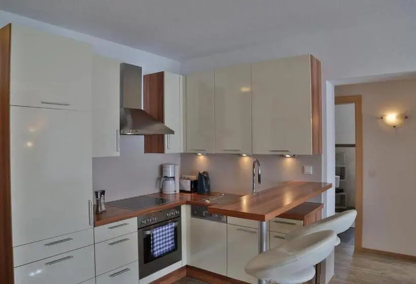 バルコニー付２ベッドルームアパートメント, Pension Apartment Hödner