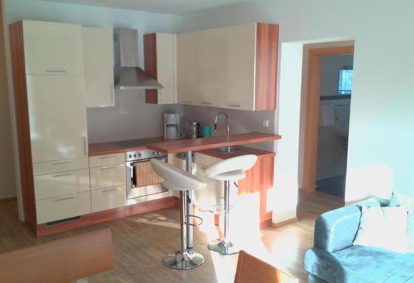 Апартаменты 2 Спальни с Балконом, Pension Apartment Hödner