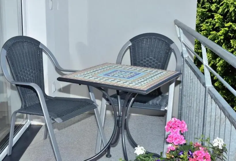 スタンダードスタジオ, Pension Apartment Hödner
