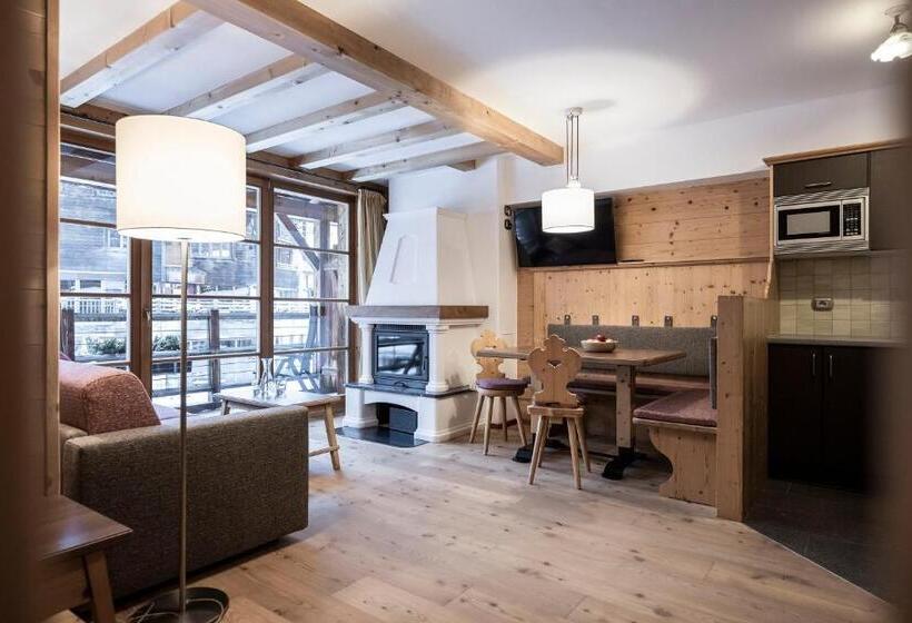 בקתת סופריור בת חדר 1, Post Alpina  Family Mountain Chalets