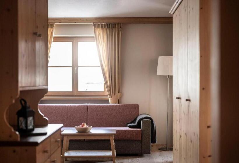 جناح جونيور مزوَّد بشرفة, Post Alpina  Family Mountain Chalets