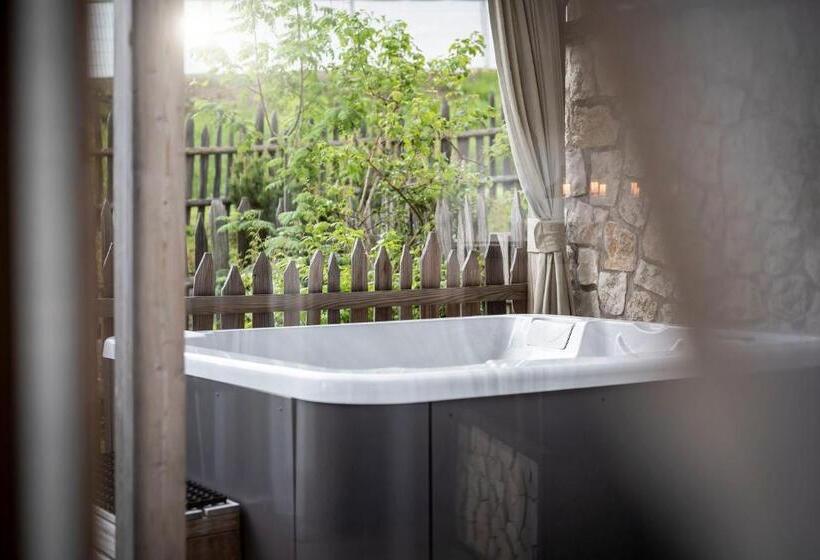 בקתת חדר, Post Alpina  Family Mountain Chalets