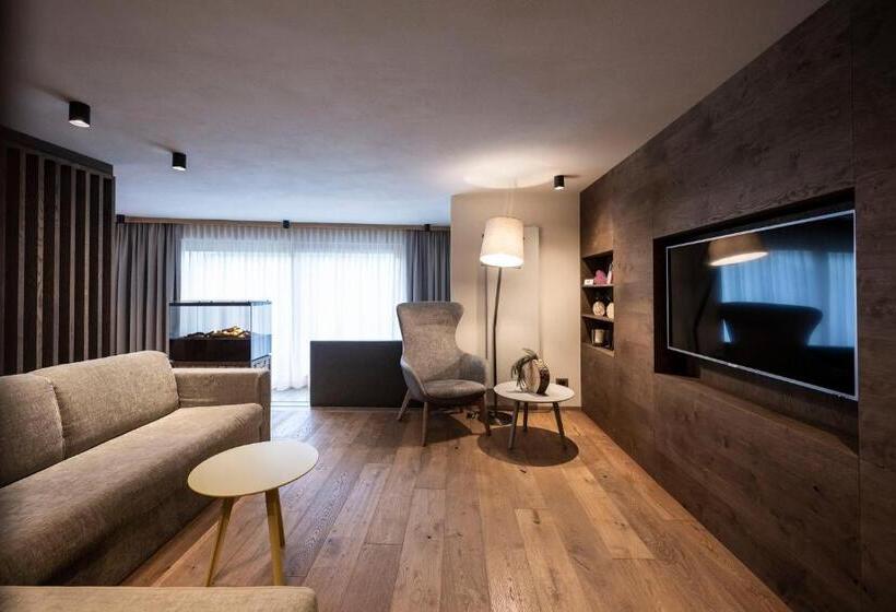 בקתת חדר, Post Alpina  Family Mountain Chalets