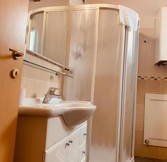 1ベッドルームアパートメント, Albergo Torre
