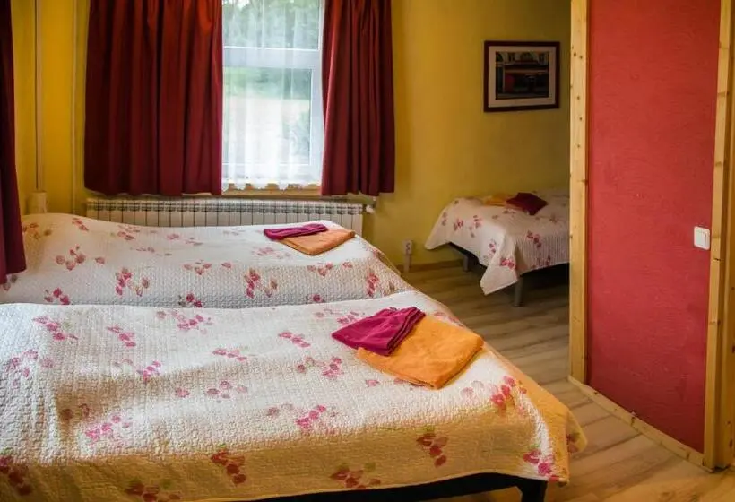 اتاق استاندارد سه نفره, Puuna öömaja B&b