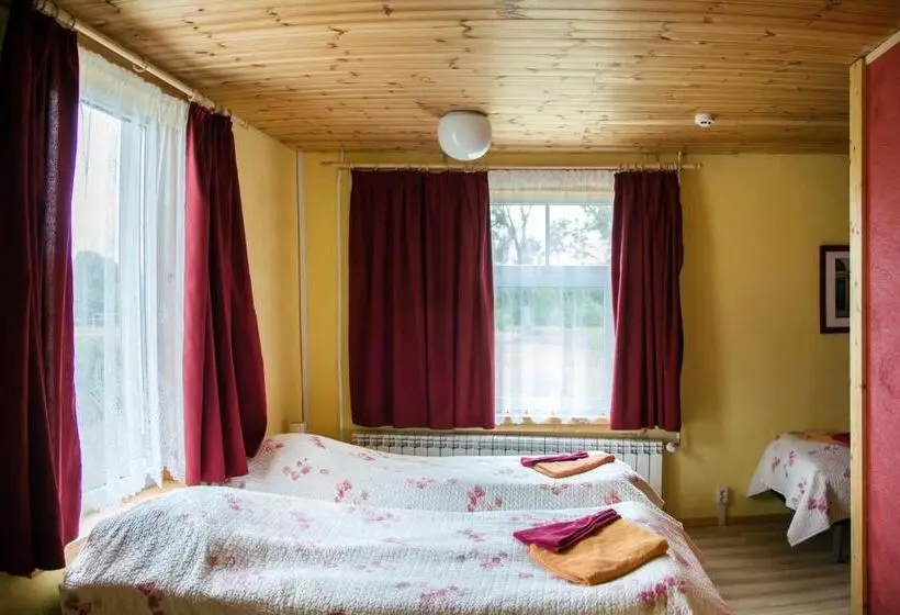 اتاق استاندارد سه نفره, Puuna öömaja B&b
