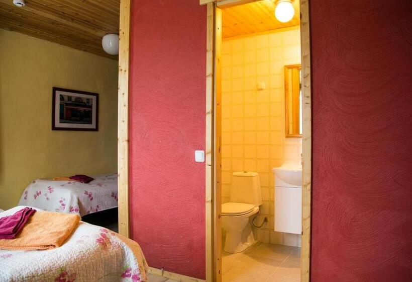 اتاق استاندارد سه نفره, Puuna öömaja B&b