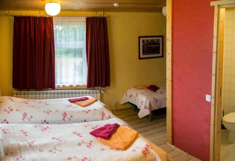 اتاق استاندارد سه نفره, Puuna öömaja B&b