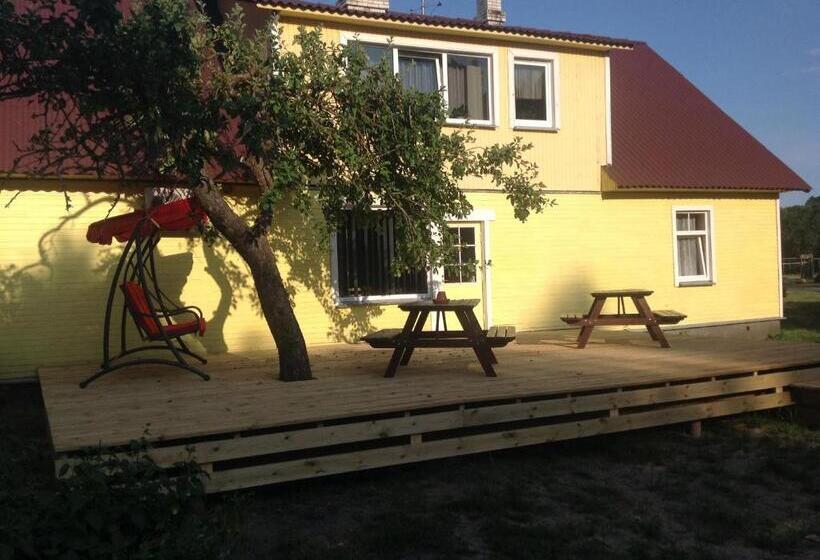 اتاق استاندارد سه نفره, Puuna öömaja B&b