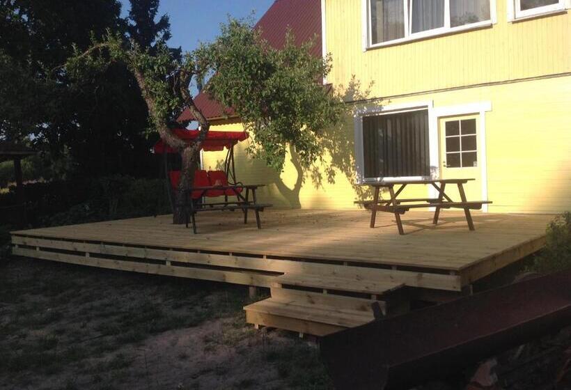 اتاق استاندارد سه نفره, Puuna öömaja B&b