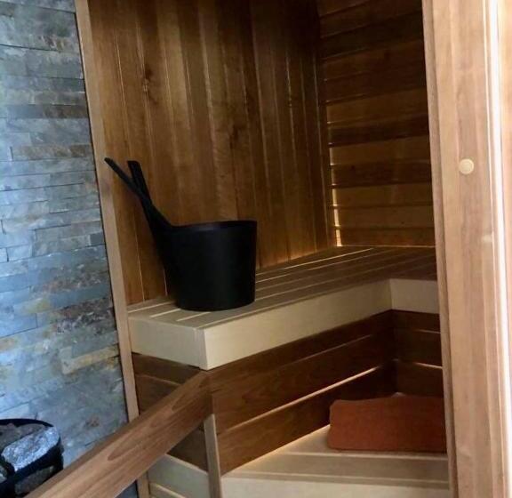 سوییت جونیور, Veeriku Villa