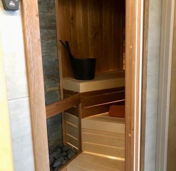 سوییت جونیور, Veeriku Villa