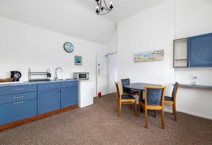 סוויטה, Muncaster Castle Coachman's Quarters