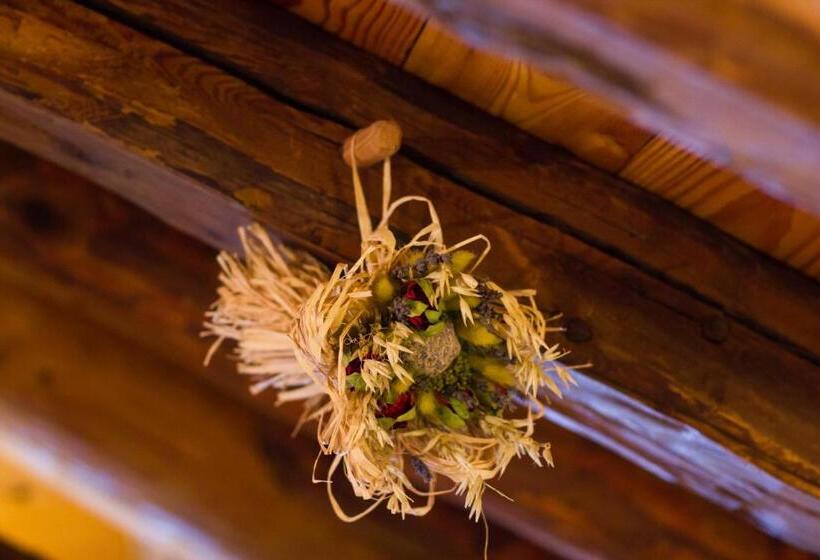 标准三人间, Tre Alberi Liberi