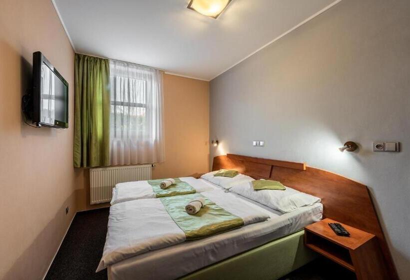 اتاق خانوادگی, Penzion A Restaurant Barbora