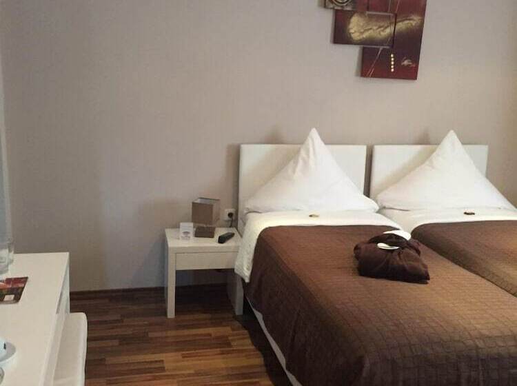 スタンダードトリプルルーム, Pension Am Zollverein