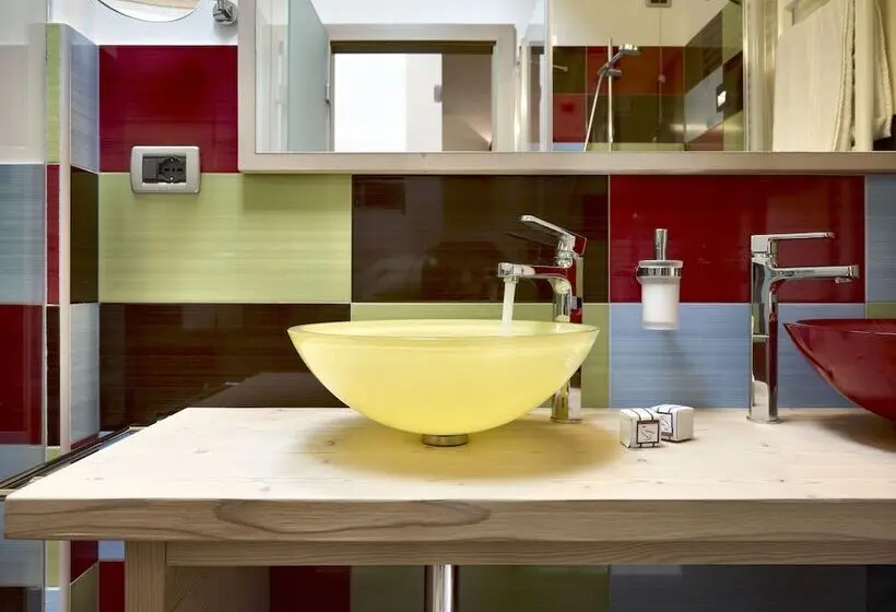 スタンダードスタジオ, Color Home Suite Apartments