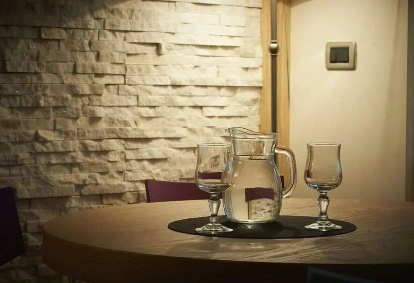 スタンダードスタジオ, Color Home Suite Apartments