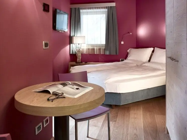 スタンダードスタジオ, Color Home Suite Apartments