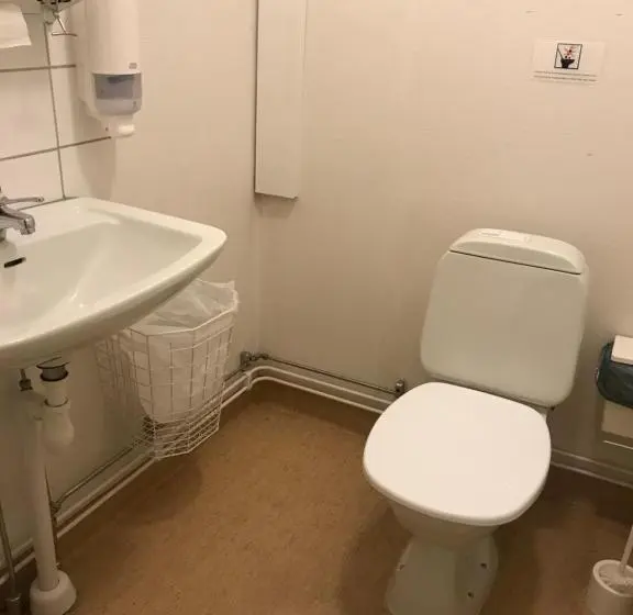 バス共有のスタンダードルーム, Halmstad Hotell & Vandrarhem Kaptenshamn