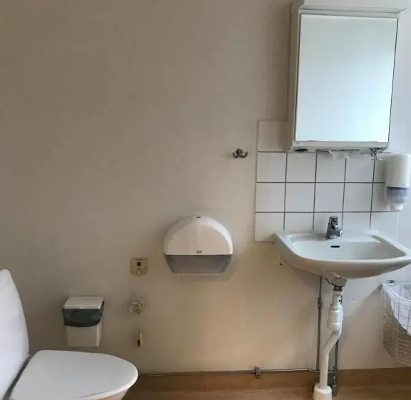 バスルーム共有のトリプルスタンダード, Halmstad Hotell & Vandrarhem Kaptenshamn