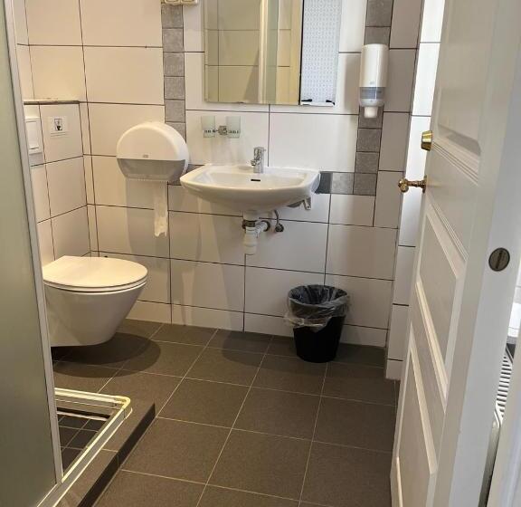 غرفة قياسية رباعية, Halmstad Hotell & Vandrarhem Kaptenshamn