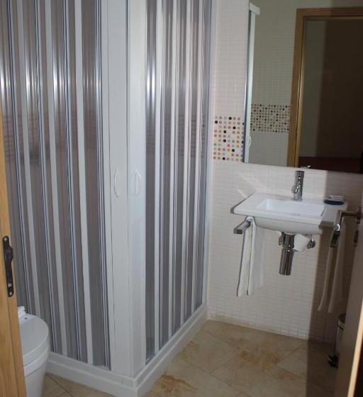 חדר סטנדרט לשלושה, Dom Fernando Ii