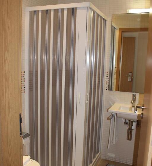 חדר סטנדרט לארבעה, Dom Fernando Ii