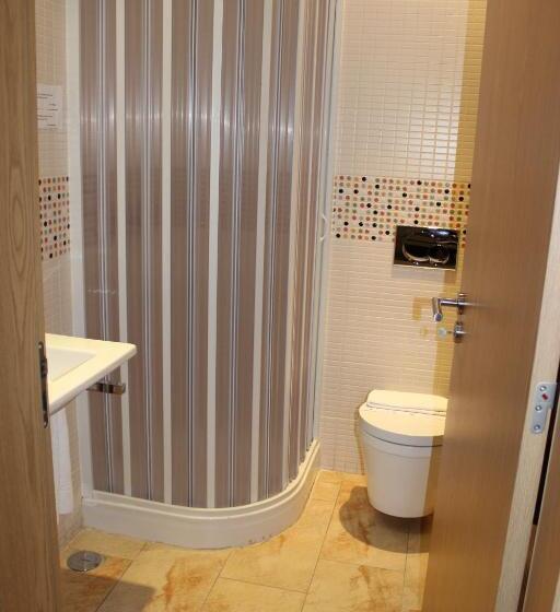 חדר סטנדרט לארבעה, Dom Fernando Ii