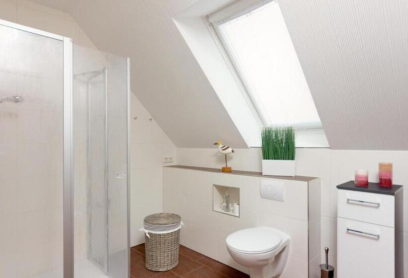 Family flat with balcony, Matys Landhausperle An Der Müritz