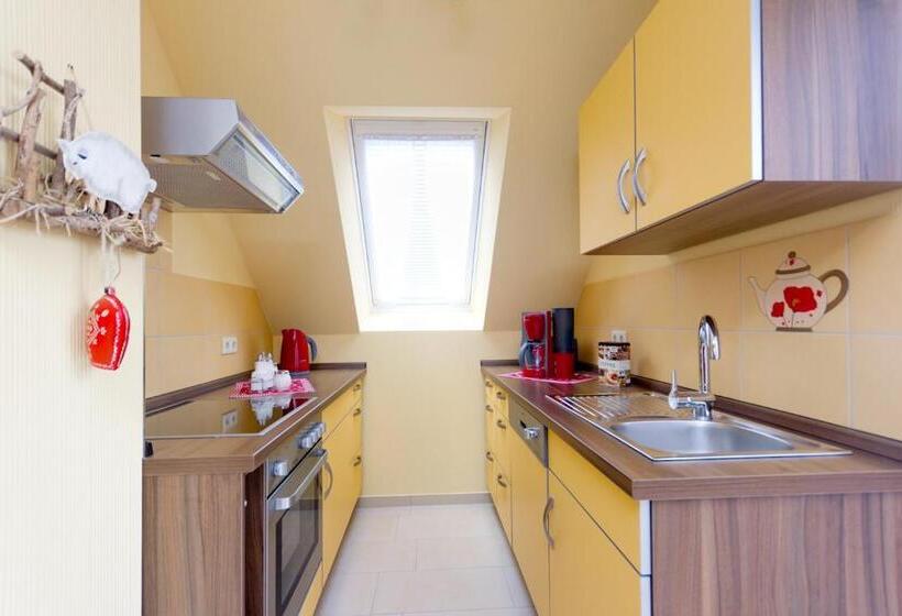 Family flat with balcony, Matys Landhausperle An Der Müritz