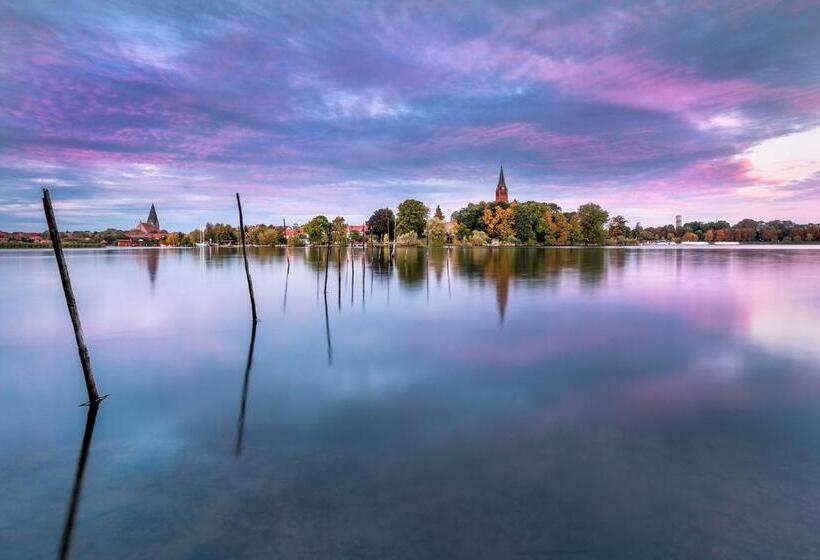 Family flat with terrace, Matys Landhausperle An Der Müritz
