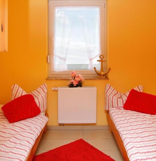 Family flat with terrace, Matys Landhausperle An Der Müritz