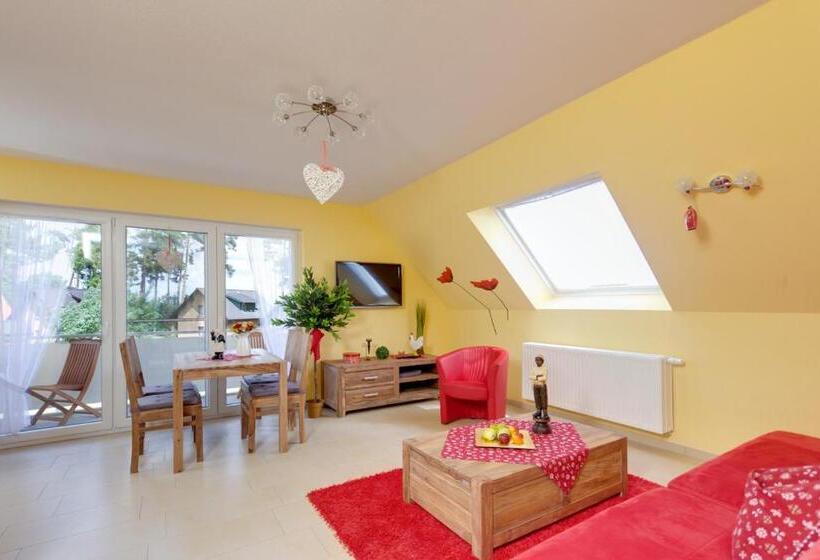 Family flat with terrace, Matys Landhausperle An Der Müritz