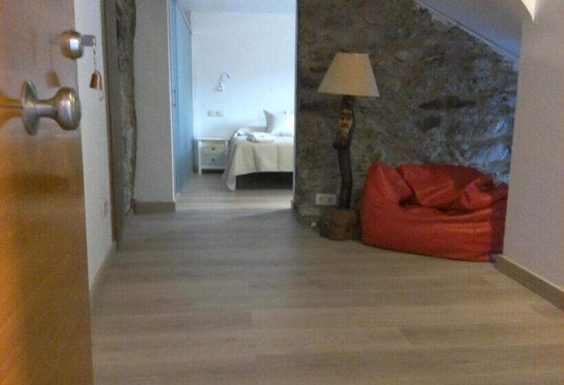 חדר סטנדרט לשלושה, Pensió I Apartaments La Bordeta