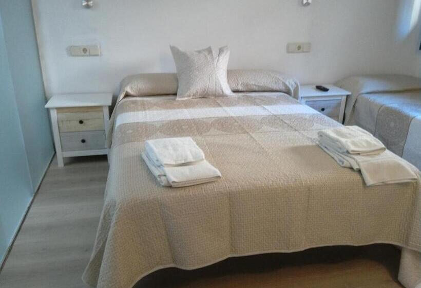 Habitació Triple Estàndard, Pensió I Apartaments La Bordeta