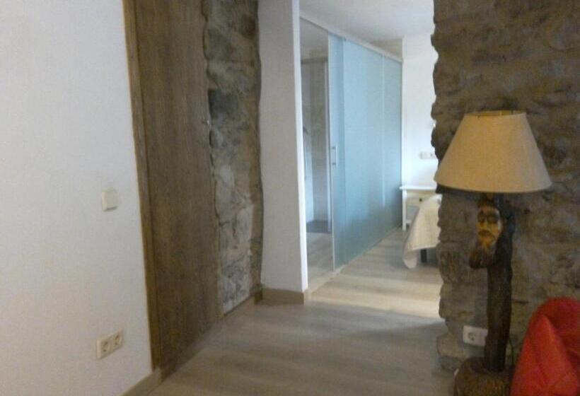 חדר סטנדרט לשלושה, Pensió I Apartaments La Bordeta