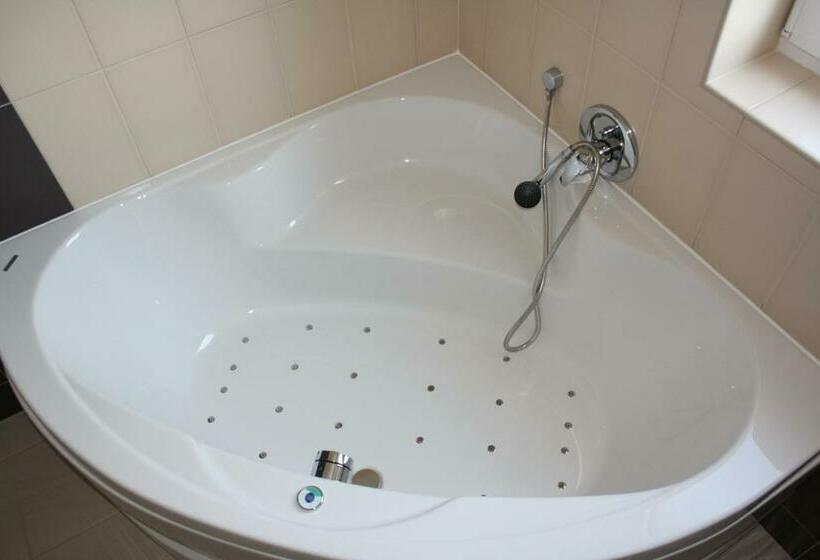 ハイドロマッサージバス付きスイート, Penzion Siesta