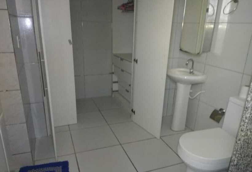 غرفة قياسية ثلاثية, Pousada Dos Leões