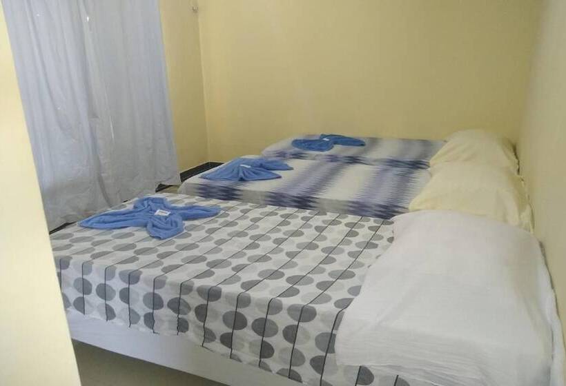 غرفة قياسية ثلاثية, Pousada Dos Leões