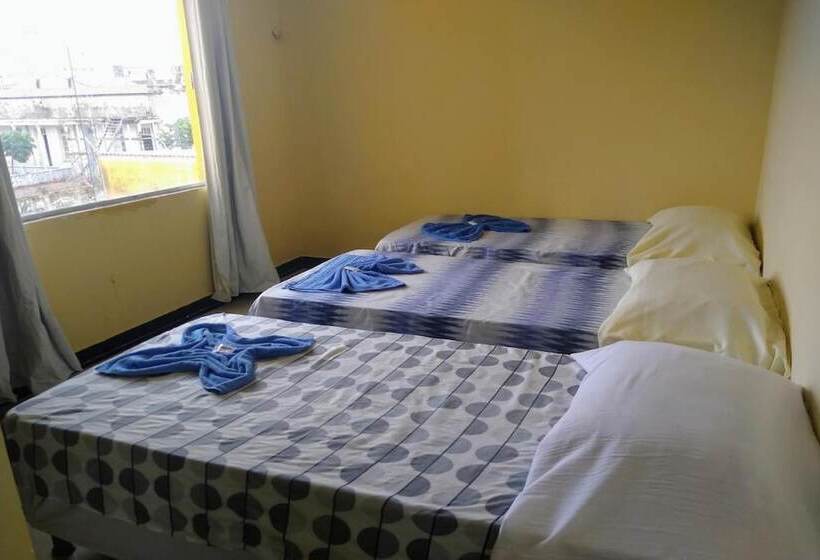 غرفة قياسية ثلاثية, Pousada Dos Leões