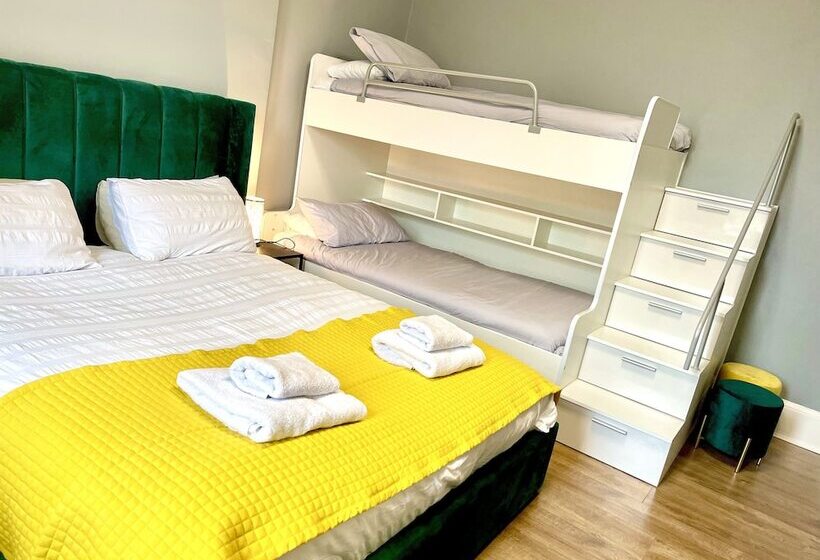 חדר משפחתי, The Westbank