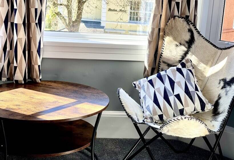 חדר דלוקס, The Westbank