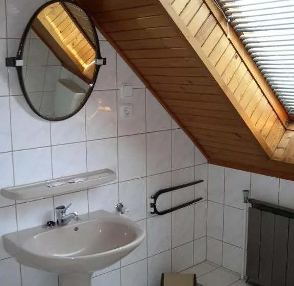 Standard Kolmen Hengen Huone, Kántás Vendégház Tihany