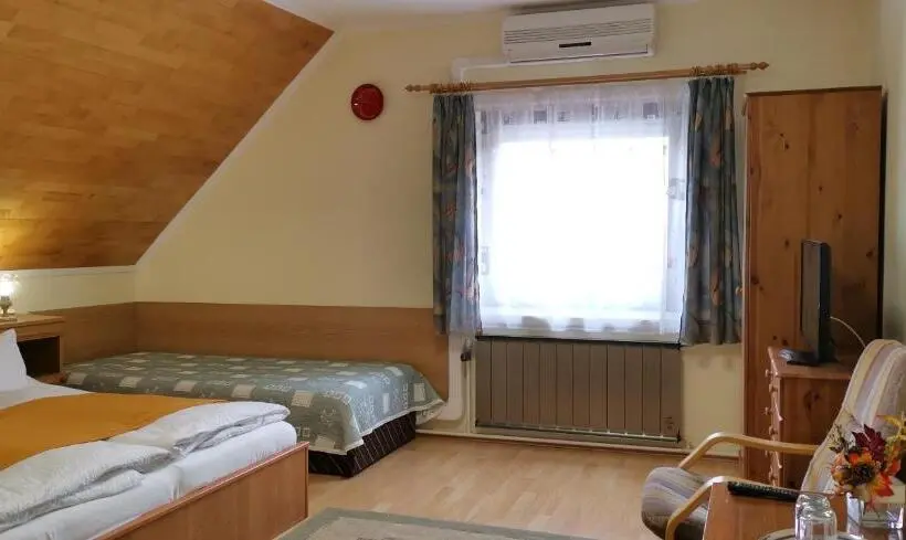 Standard Kolmen Hengen Huone, Kántás Vendégház Tihany