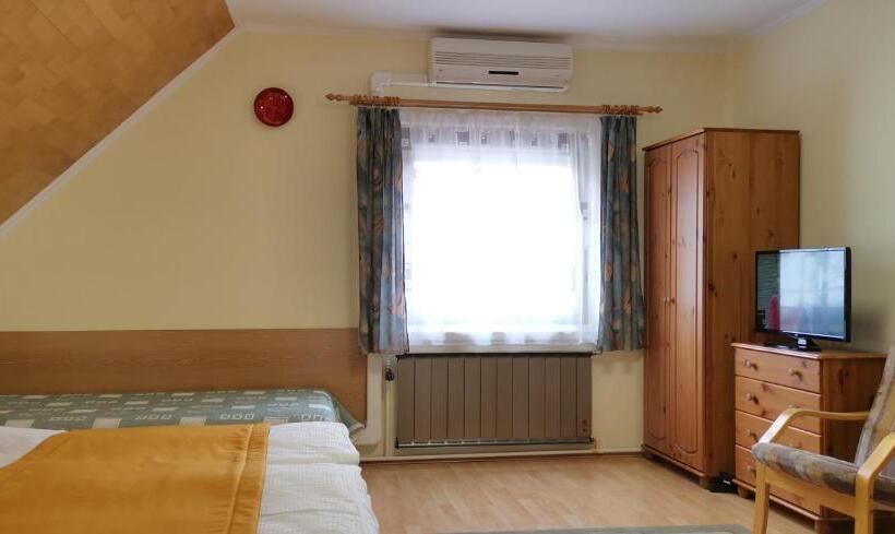 标准三人间, Kántás Vendégház Tihany