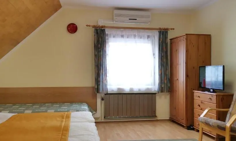 Standard Kolmen Hengen Huone, Kántás Vendégház Tihany