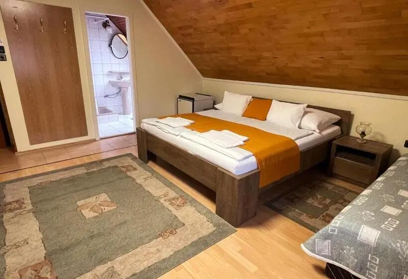 Standard Kolmen Hengen Huone, Kántás Vendégház Tihany